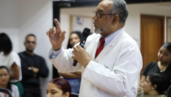 Secundino Palacios imparte charla sobre “Salud Integral -Familiar y laboral en Promipyme